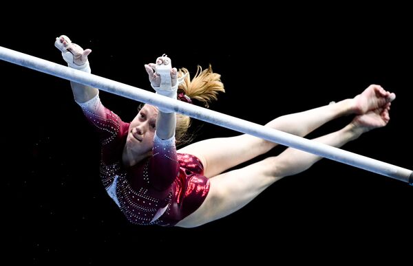 Rossiyalik gimnastikachi Viktoriya Listunova (16 yosh) - Sputnik O‘zbekiston