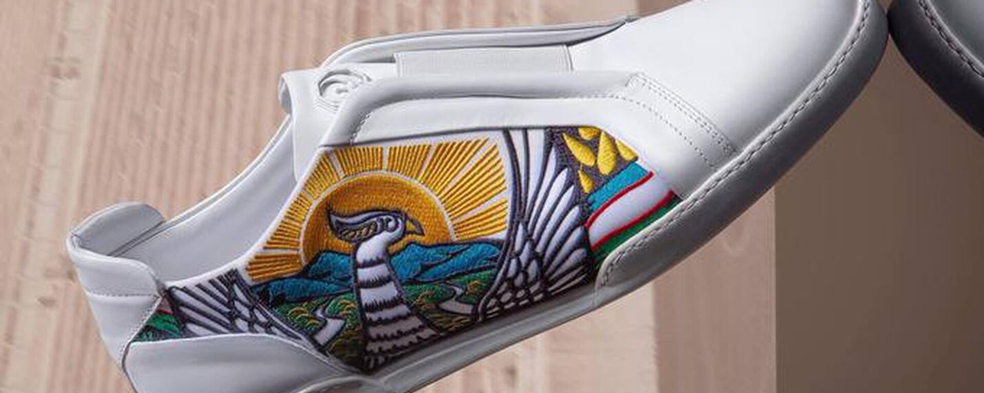 Коллекция обуви итальянского дизайнера Стефано Риччи с гербом Узбекистана - Sputnik Узбекистан, 1920, 30.07.2021