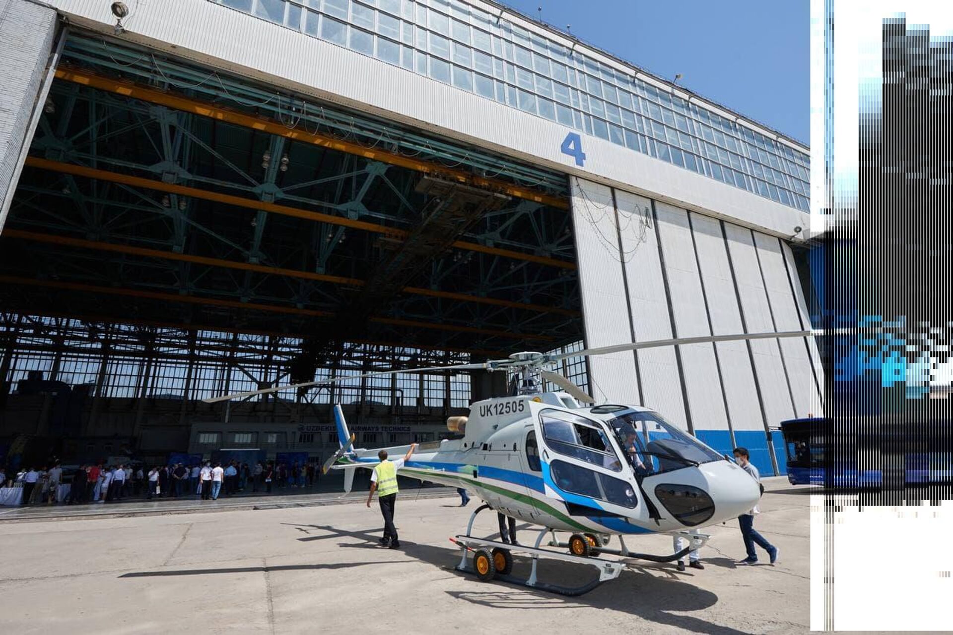 Uzbekistan Helicopters провел презентацию вертолетов Airbus H125 и Ми-8МТВ - Sputnik Ўзбекистон, 1920, 01.08.2021