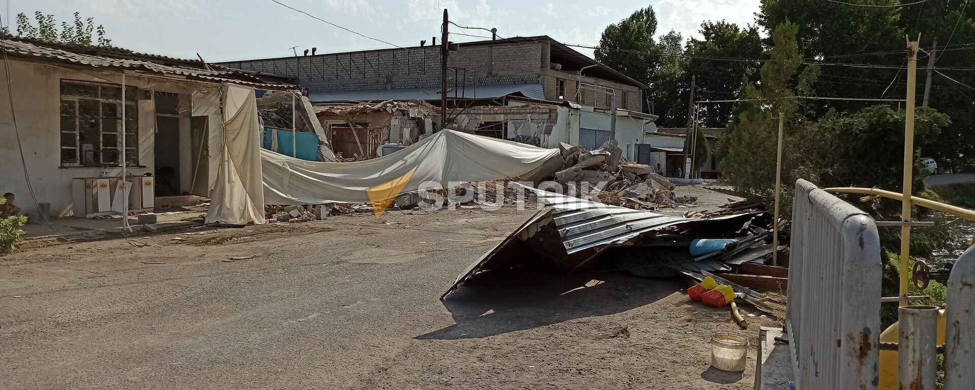 Последствия мощного взрыва на складе в Сергелийском районе Ташкента - Sputnik Узбекистан, 1920, 01.08.2021