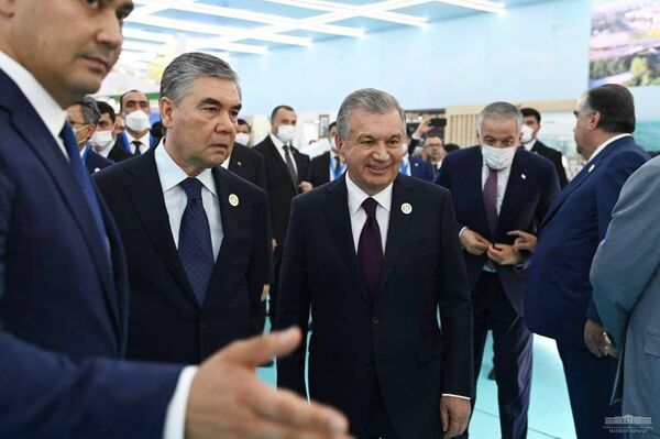 Выставка национальных промышленных товаров стран региона в рамках Консультативной встречи глав государств ЦА в городе Туркменбаши - Sputnik Узбекистан