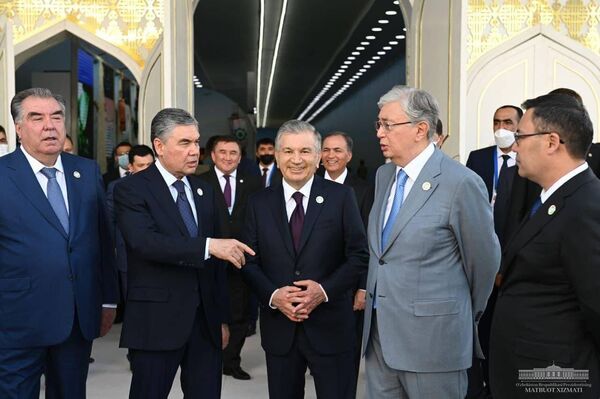 Выставка национальных промышленных товаров стран региона в рамках Консультативной встречи глав государств ЦА в городе Туркменбаши - Sputnik Узбекистан
