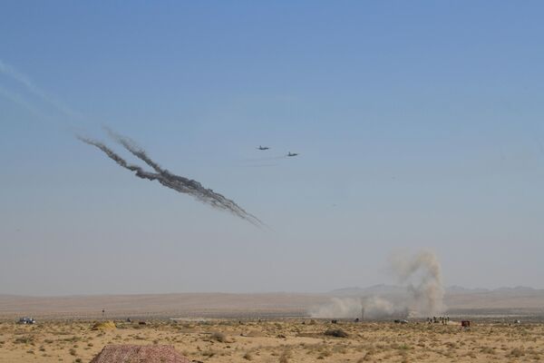 На полигоне были задействованы также четыре сверхзвуковых ракетоносца-бомбардировщика. - Sputnik Узбекистан