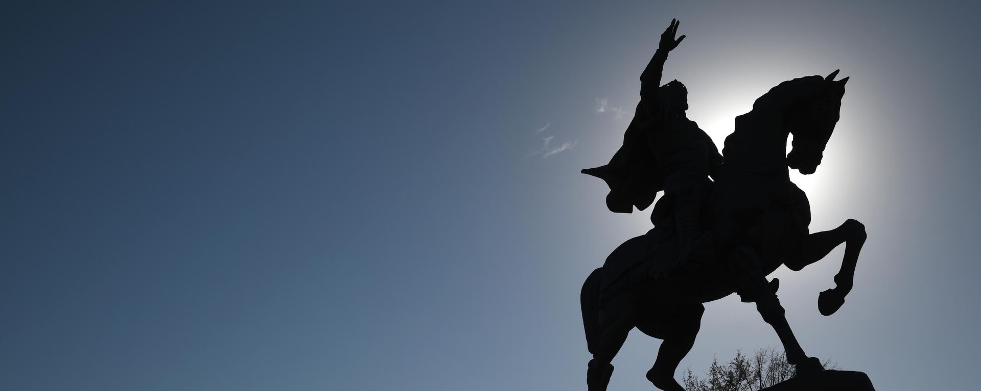 Памятник Амиру Темуру в Ташкенте. - Sputnik Ўзбекистон, 1920, 10.08.2021