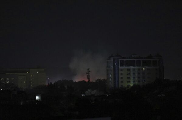 Дым у американского посольства в Кабуле. - Sputnik Узбекистан