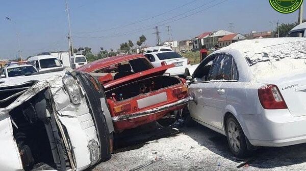 Массовое ДТП в Самаркандской области: четыре автомобиля столкнулись на трассе - Sputnik Узбекистан