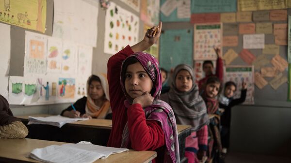 Ученики в классе школы для бывших беспризорных детей Aschiana в Кабуле  - Sputnik Узбекистан