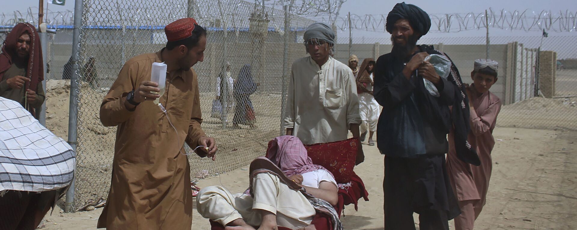 Афганские беженцы въезжают в Пакистан через пограничный переход в Чамане - Sputnik Ўзбекистон, 1920, 26.08.2021