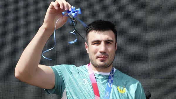 Олимпийскому чемпиону Баходиру Джалолову подарили SKODA KODIAQ - Sputnik Узбекистан