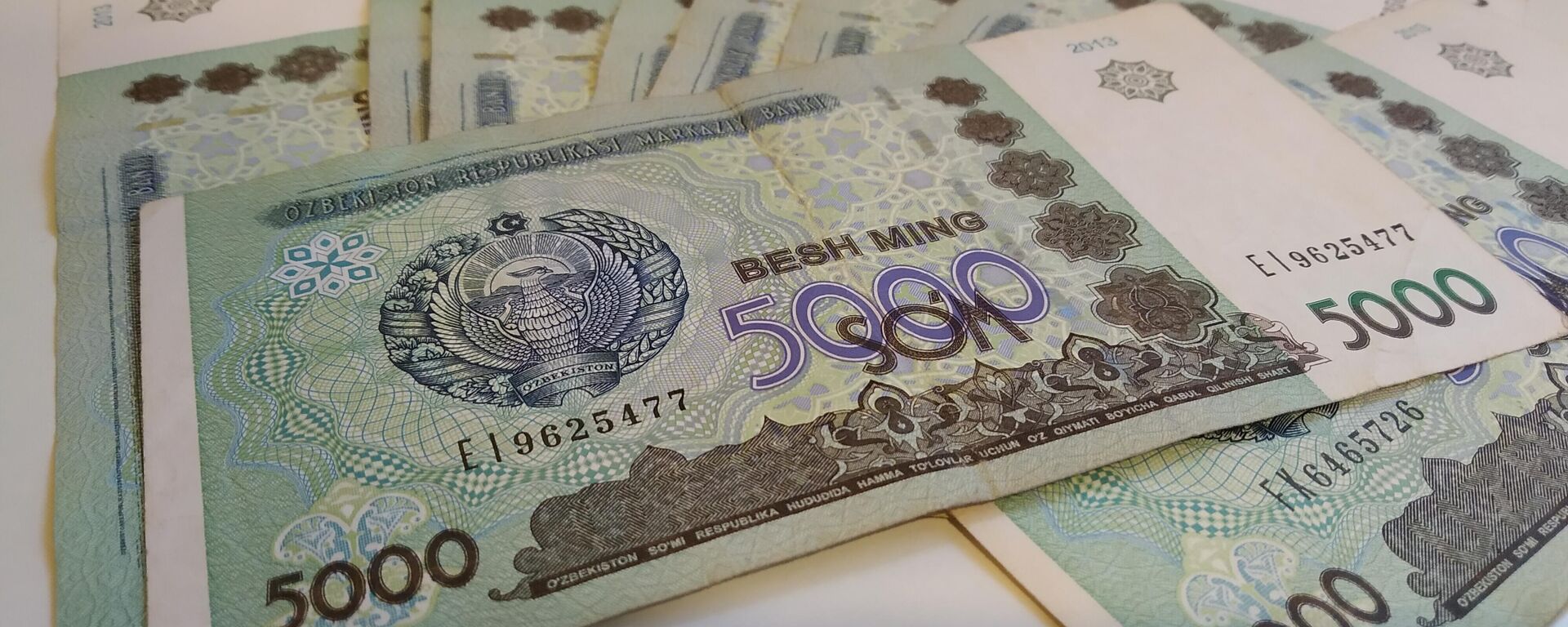 Узбекские деньги, 5000 сумов - Sputnik Узбекистан, 1920, 26.08.2020
