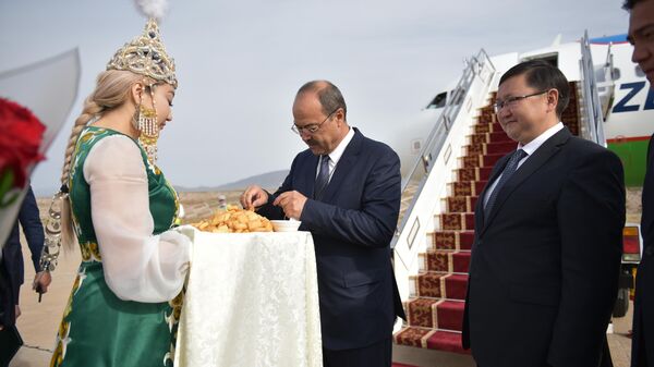 Премьер-министр Узбекистана Абдулла Арипов прибыл в Кыргызстан - Sputnik Ўзбекистон