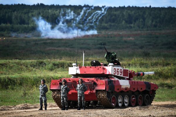 Танковый экипаж военнослужащих Китая. - Sputnik Узбекистан
