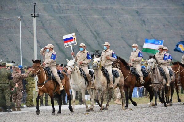 Два международных конкурса «Военное ралли» и «Конный марафон» проходят в Кызыле в рамках Армейских международных игр-2021. - Sputnik Узбекистан