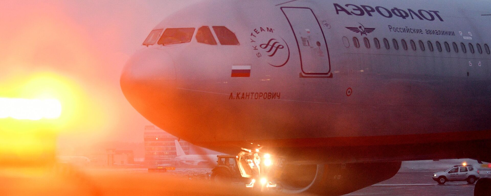 Samolet aviakompanii Aeroflot na vzletnoy polose Mejdunarodnogo aeroporta Sheremetyevo - Sputnik O‘zbekiston, 1920, 05.10.2021