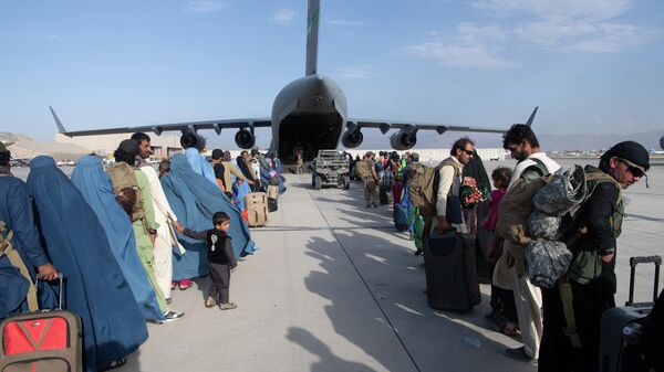 Эвакуация в аэропорту Кабула - Sputnik Ўзбекистон