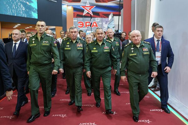 Сергей Шойгу осмотрел новейшие разработки, представленные на форуме Армия-2021. - Sputnik Узбекистан