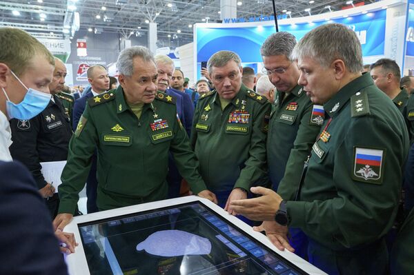 Сергей Шойгу осмотрел новейшие разработки, представленные на форуме Армия-2021 - Sputnik Узбекистан