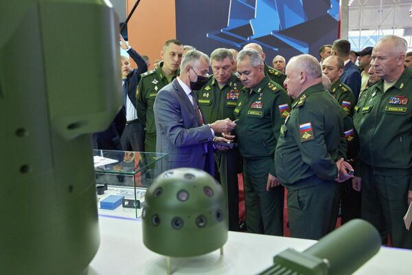 Сергей Шойгу осмотрел новейшие разработки, представленные на форуме Армия-2021 - Sputnik Узбекистан