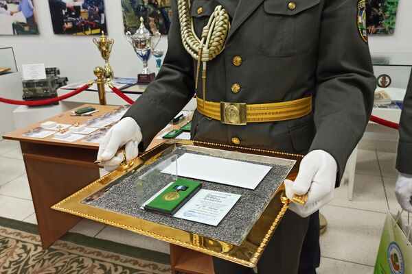 Награждение воинов-интернационалистов государственными и боевыми наградами - Sputnik Узбекистан