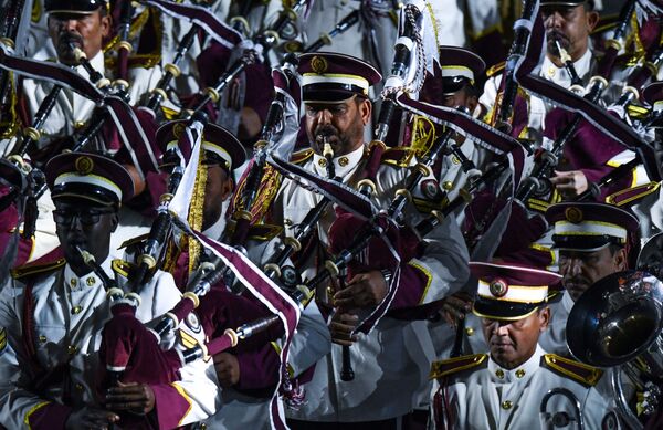 Военный оркестр Вооруженных сил Катара выступает на фестивале &quot;Спасская башня&quot;. - Sputnik Узбекистан