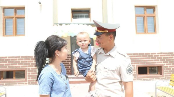Военнослужащие Национальной гвардии Узбекистана получили ключи от служебных квартир - Sputnik Узбекистан