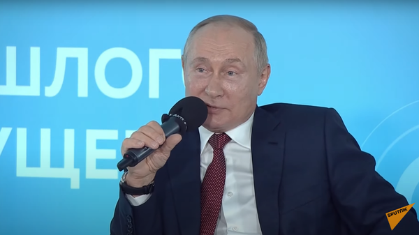 Мне удалось добиться того, о чем мечтал: Путин рассказал, кем хотел стать в детстве - Sputnik Узбекистан