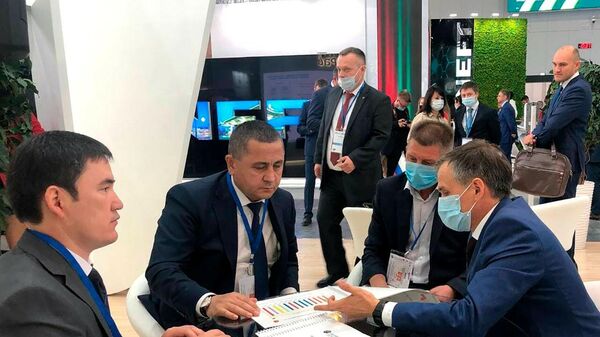 Делегация Узбекнефтегаза на Международном форуме в Казани - Sputnik Узбекистан