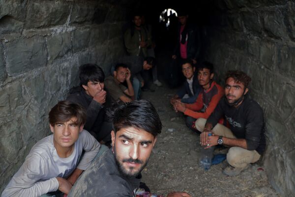 Многие афганцы готовы нарушать закон и нелегально пересекать границу других стран. - Sputnik Узбекистан