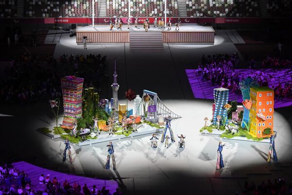 Артисты выступают на торжественной церемонии закрытия XVI летних Паралимпийских игр в Токио - Sputnik Узбекистан
