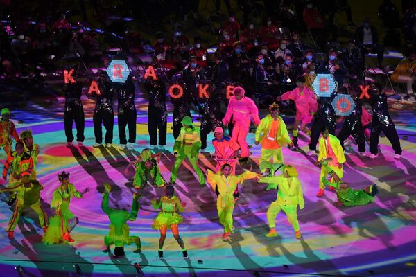 Артисты выступают на торжественной церемонии закрытия XVI летних Паралимпийских игр в Токио - Sputnik Узбекистан