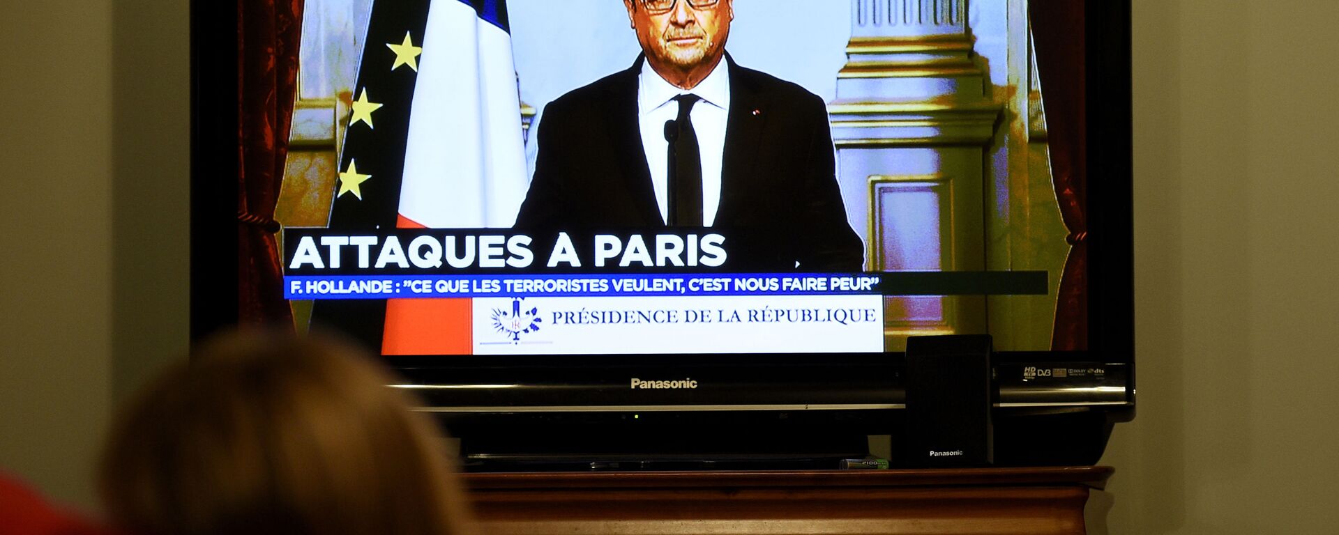 Обращение президента Франции Франсуа Олланда к нации, после серии терактов в Париже - Sputnik Узбекистан, 1920, 08.09.2021