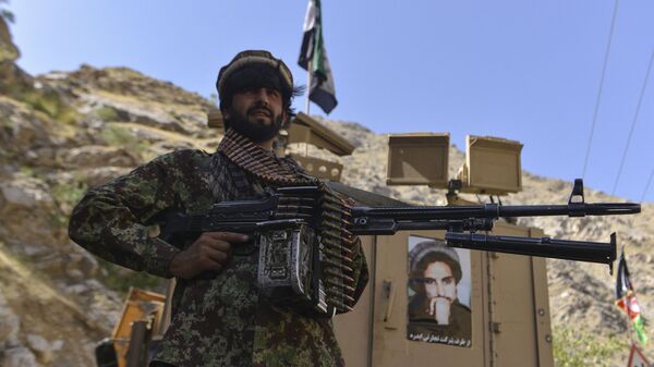 Афганское движение сопротивления во патрулирования в провинции Панджшер, Афганистан - Sputnik Ўзбекистон
