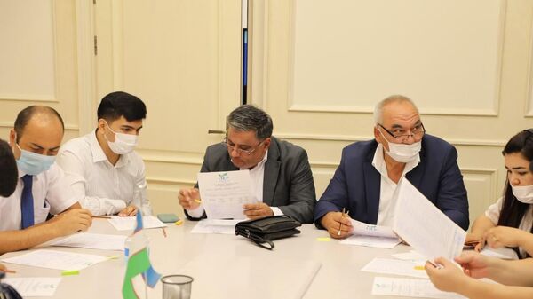 Экспертная группа ЦИК проверяет подписные листы кандидатов в президенты Узбекистана - Sputnik Узбекистан