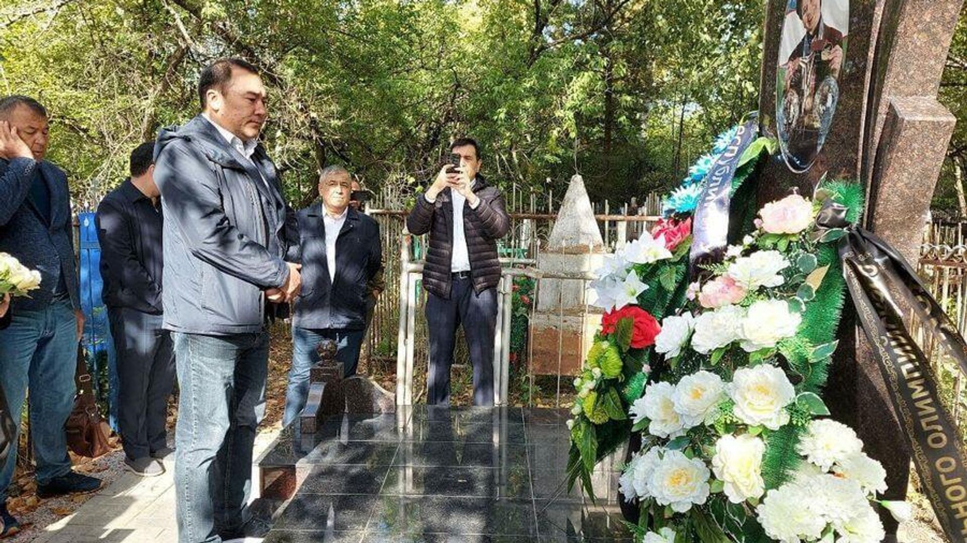 В Новосибирске установили памятник на могиле Лины Черязовой - Sputnik Ўзбекистон, 1920, 10.09.2021