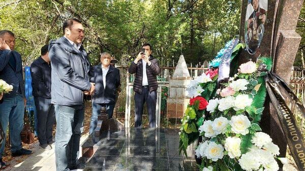 В Новосибирске установили памятник на могиле Лины Черязовой - Sputnik Ўзбекистон
