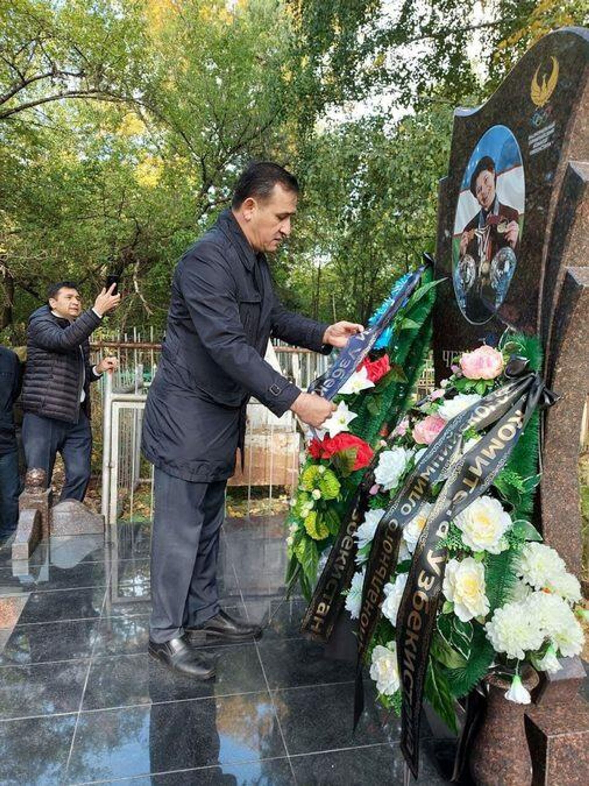 В Новосибирске установили памятник на могиле Лины Черязовой - Sputnik Ўзбекистон, 1920, 10.09.2021