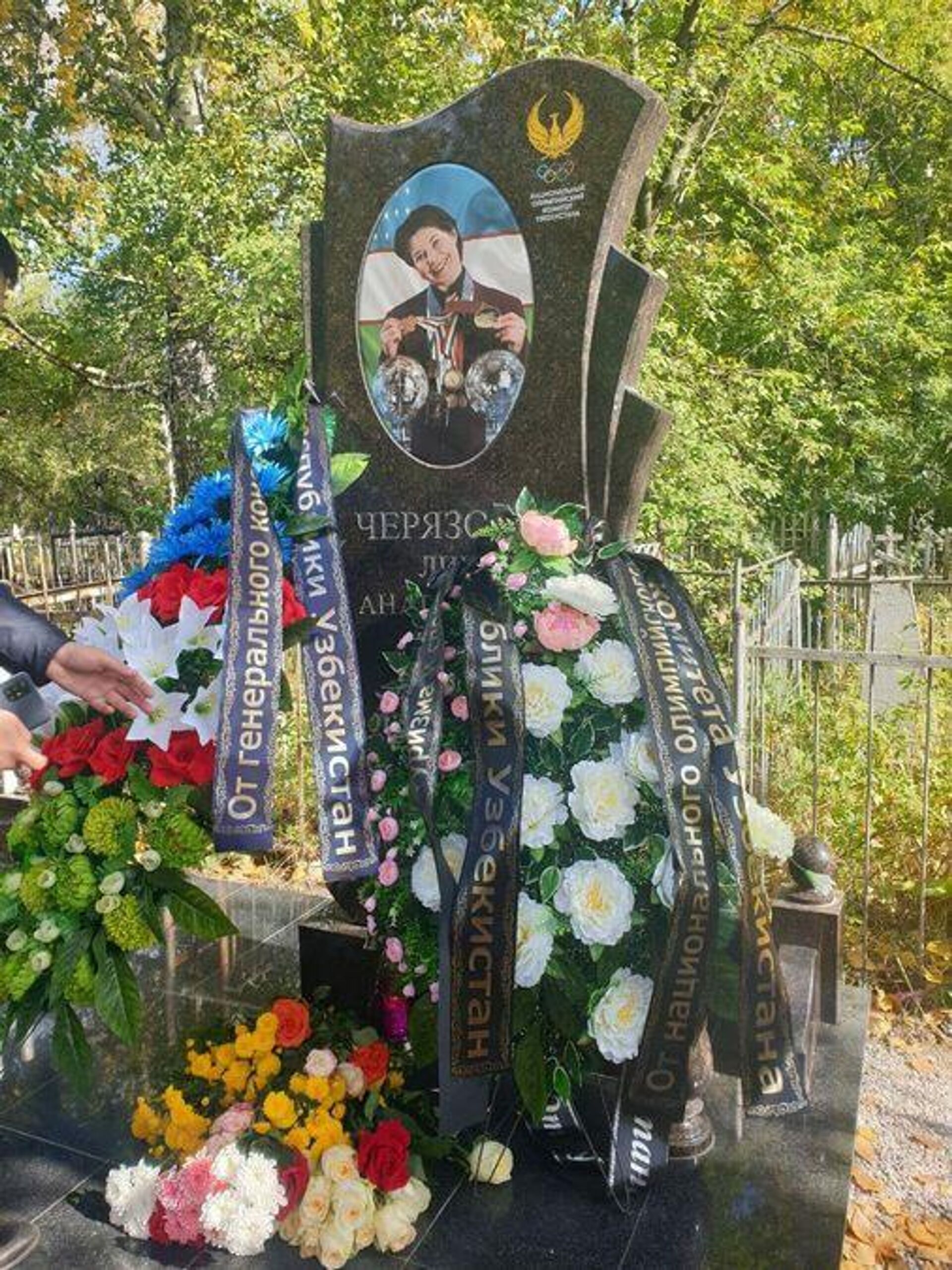 В Новосибирске установили памятник на могиле Лины Черязовой - Sputnik Узбекистан, 1920, 10.09.2021
