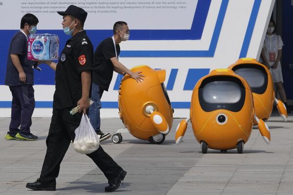 Такие забавные роботы, отчасти напоминающие Пикачу, в ближайшем будущем вполне могут стать незаменимыми помощниками человека.  - Sputnik Узбекистан