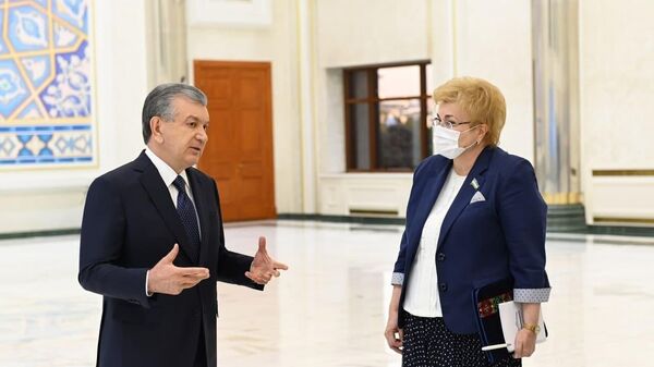 Президент Узбекистана Шавкат Мирзиёев на презентации итогов развития хирургической службы - Sputnik Узбекистан