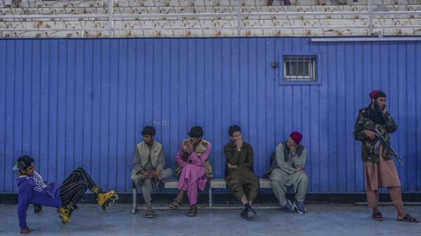 Во время визита директора Талибана по физическому воспитанию и спорту Башира Ахмада Рустамзая в спортзал в Кабуле - Sputnik Ўзбекистон
