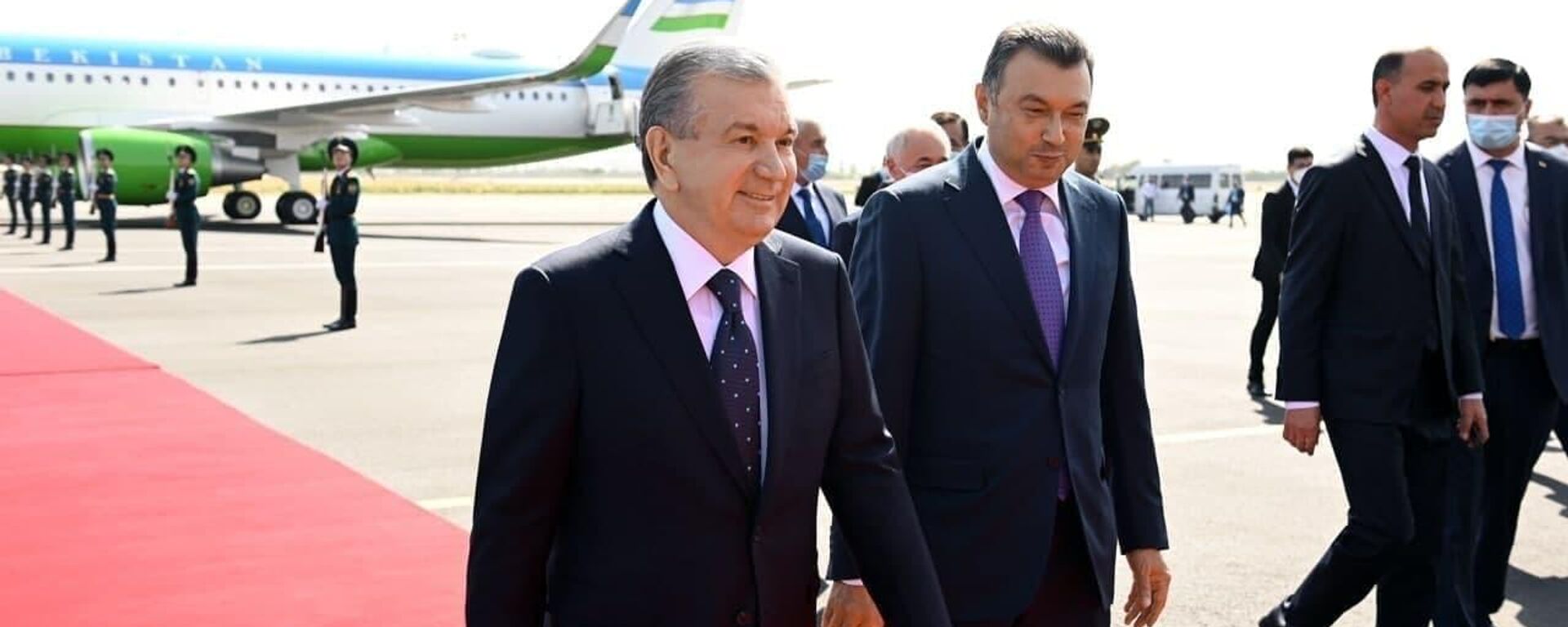 Президент Шавкат Мирзиёев прибыл в город Душанбе для участия в саммите ШОС - Sputnik Ўзбекистон, 1920, 16.09.2021