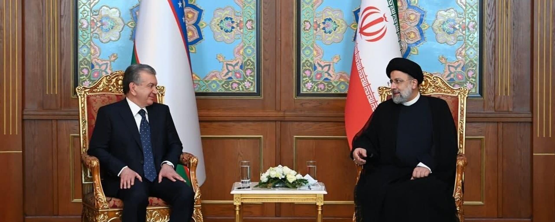  Шавкат Мирзиёев в Душанбе провел встречу с президентом Ирана Ибрахимом Раиси - Sputnik Узбекистан, 1920, 16.09.2021