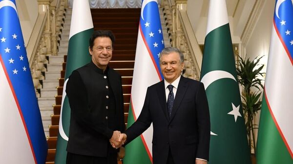 Premyer-ministr Pakistana Imran Xan i prezident Uzbekistana Shavkat Mirziyoyev na peregovorax v Dushanbe - Sputnik O‘zbekiston