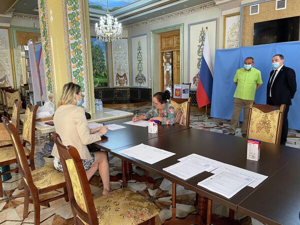 В Самарканде началось голосование  на выборах депутатов Государственной Думы РФ - Sputnik Узбекистан