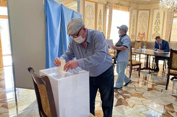 Голосование на выборах в Государственную Думу РФ в Самарканде - Sputnik Узбекистан