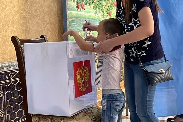 Голосование на выборах в Государственную Думу РФ в Самарканде - Sputnik Узбекистан