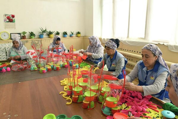 Производство игрушек в Узбекистане (Полимер пластик) - Sputnik Ўзбекистон