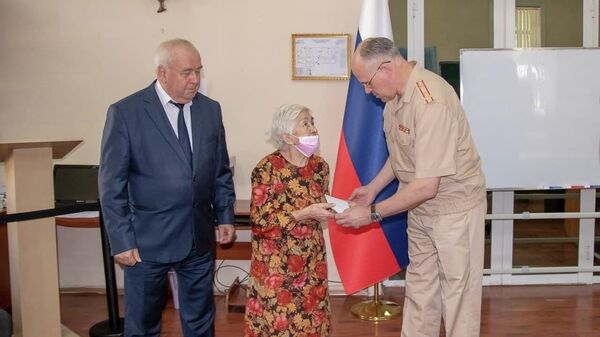 В благодарность за мир: ветеранам ВОВ в Узбекистане вручили подарки от Минобороны РФ - Sputnik Узбекистан