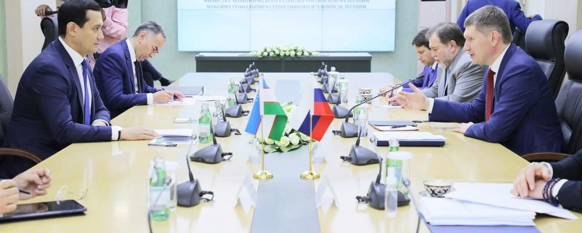 В Ташкенте состоялась встреча сопредседателей Узбекско-Российской Межправительственной комиссии (МПК) по экономическому сотрудничеству - Sputnik Ўзбекистон, 1920, 27.09.2021