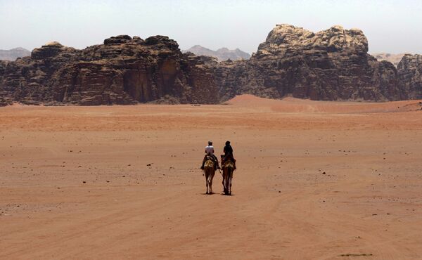 Пустыня Вади-Рам внесена в список Всемирного наследия ЮНЕСКО. Она таит в себе древние наскальные рисунки и является одним из важных туристических направлений Иордании. - Sputnik Узбекистан